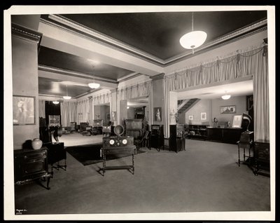 Radiolas arranged on the floor of a Vocalion salesroom at Aeolian Company, 29 West 42nd Street, New York, 1924 by Byron Company